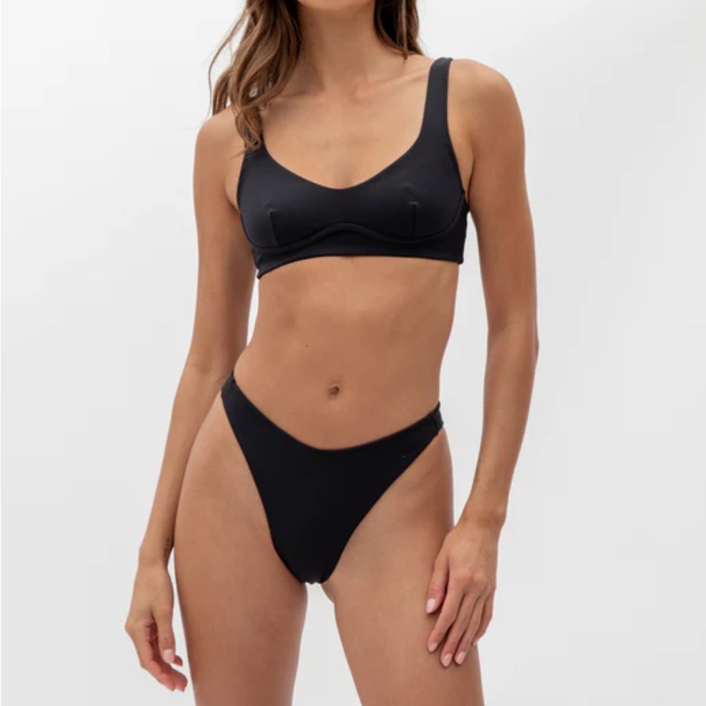 Left on Sunday Carve Bikini Top